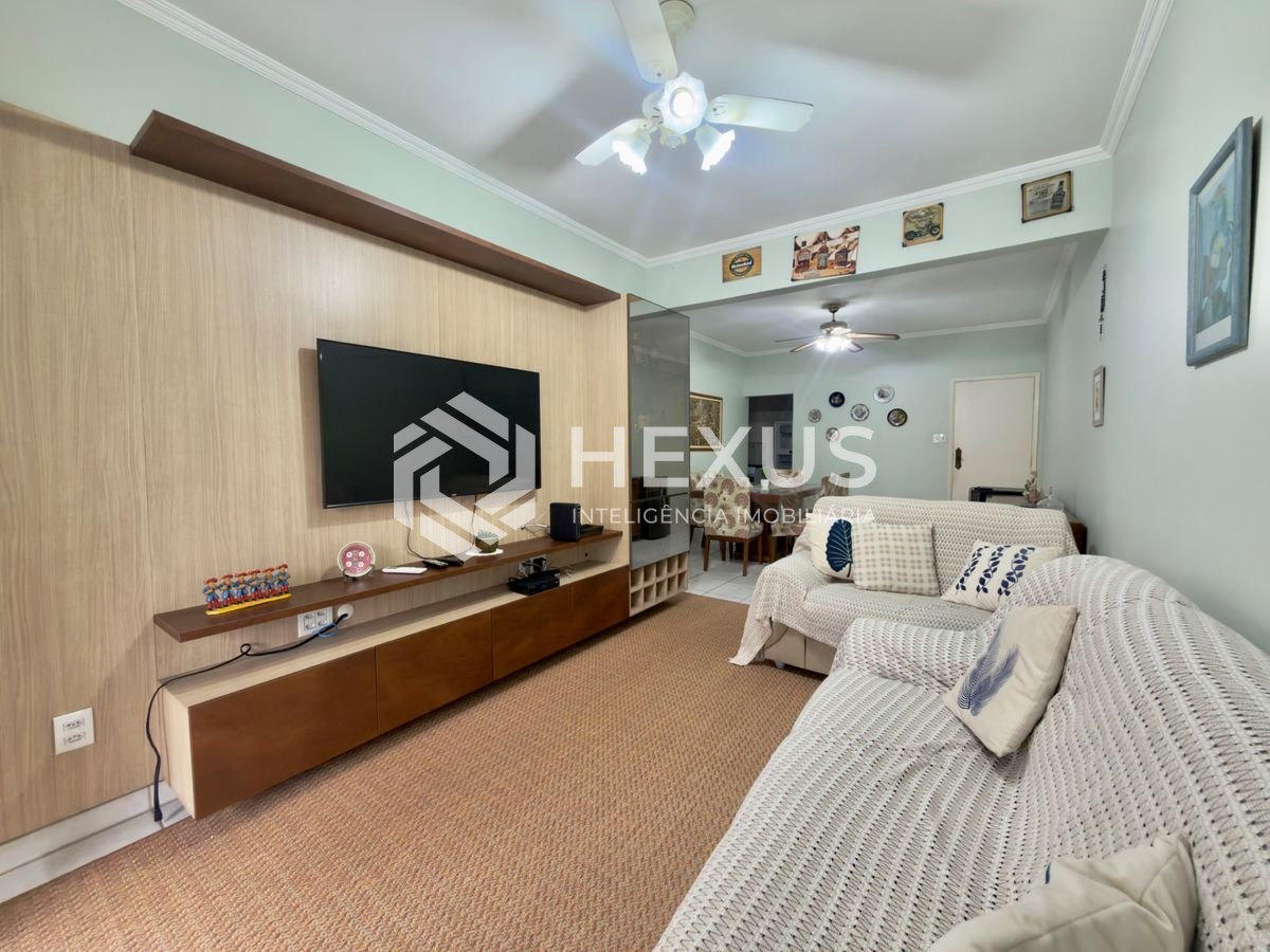 Foto 4 de Apartamento com varanda a 150m da praia na Enseada, Guarujá