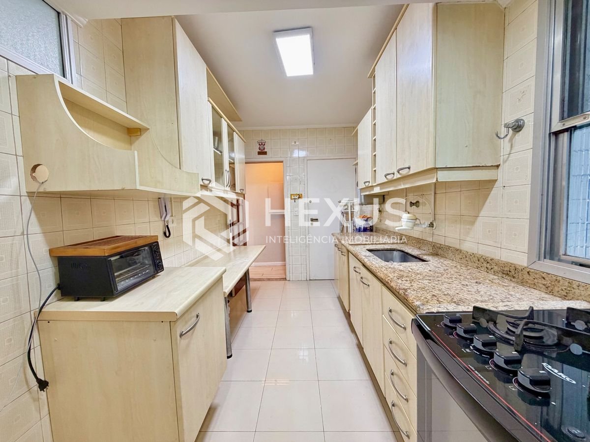 Foto 5 de Apartamento com varanda e lazer a 500m da praia no Jardim Astúrias, Guarujá