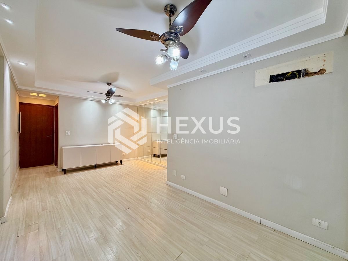 Foto 3 de Apartamento com varanda e lazer a 500m da praia no Jardim Astúrias, Guarujá