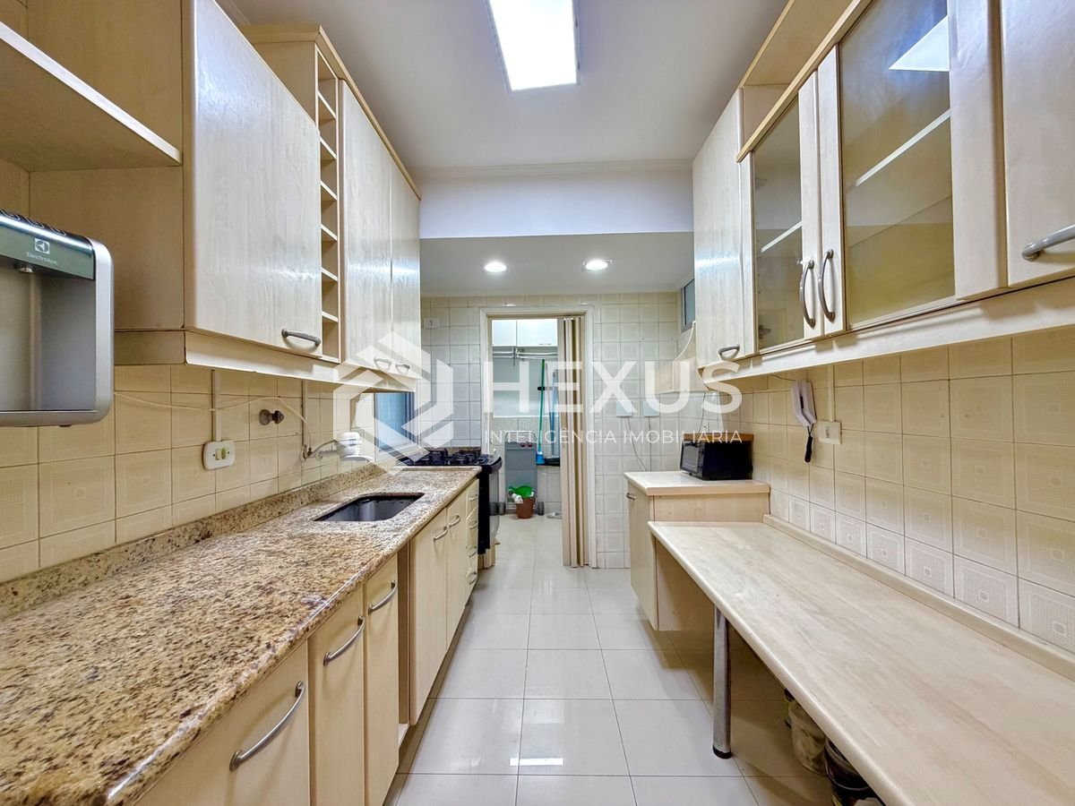 Foto 4 de Apartamento com varanda e lazer a 500m da praia no Jardim Astúrias, Guarujá