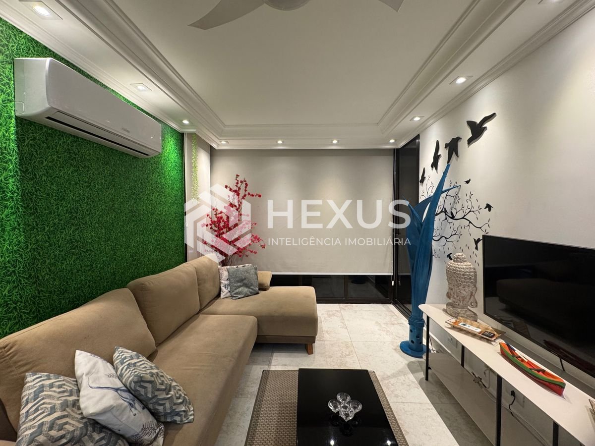 Foto 5 de Apartamento reformado com varanda e lazer a 450m da praia na Enseada, Guarujá