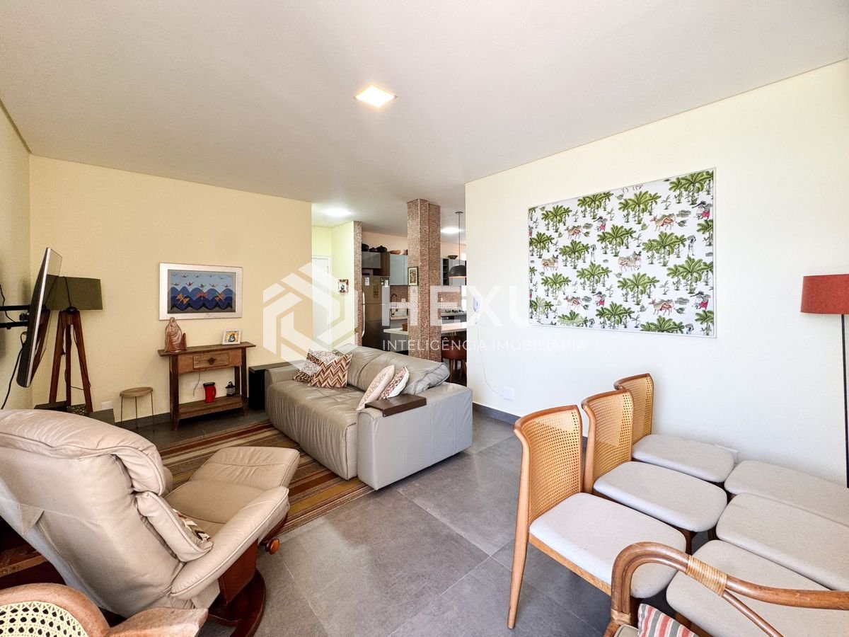 Foto 4 de Apartamento reformado beira mar com varanda vista mar nas Pitangueiras, Guarujá