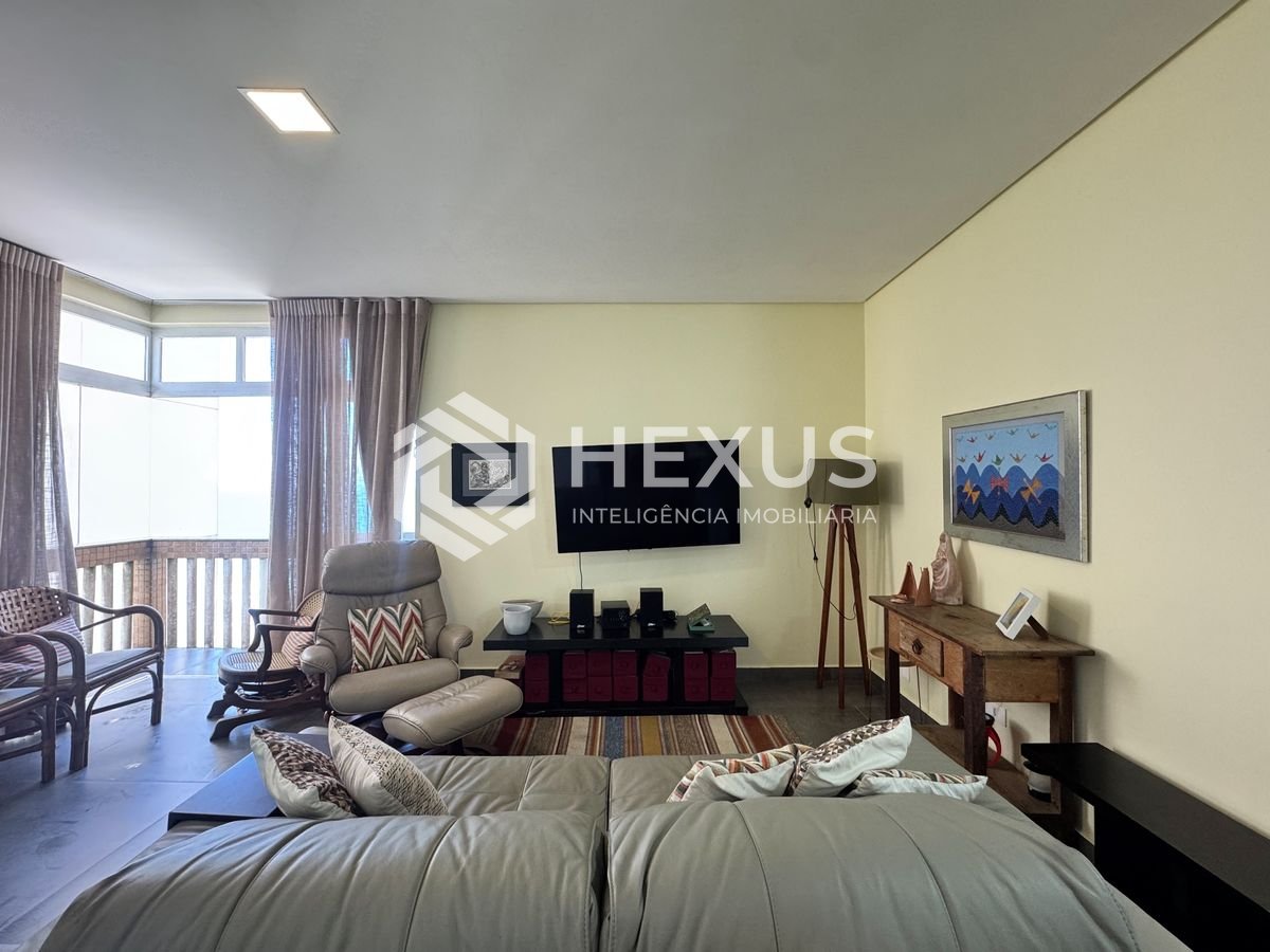 Foto 5 de Apartamento reformado beira mar com varanda vista mar nas Pitangueiras, Guarujá