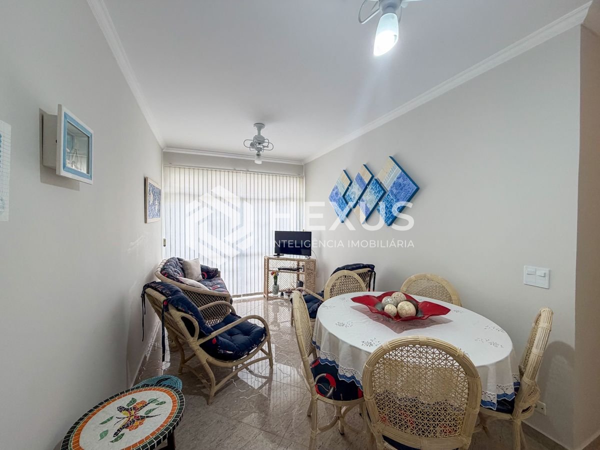 Foto 2 de Apartamento reformado com varanda a 600m da praia na Enseada, Guarujá