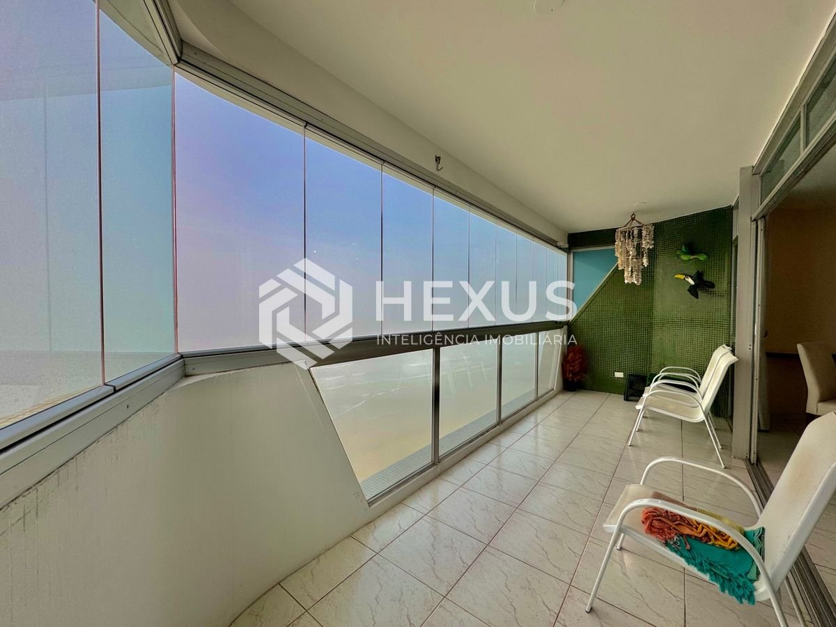 Foto 4 de Apartamento reformado frente mar com varanda vista mar e lazer no Jardim Astúrias, Guarujá