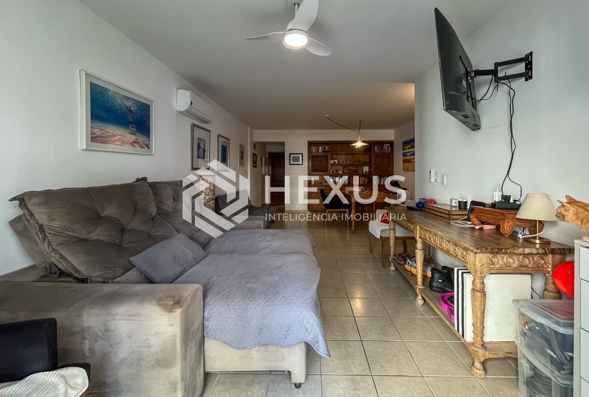 Foto 3 de Apartamento com varanda vista mar e lazer na quadra mar da praia nas Pitangueiras, Guarujá