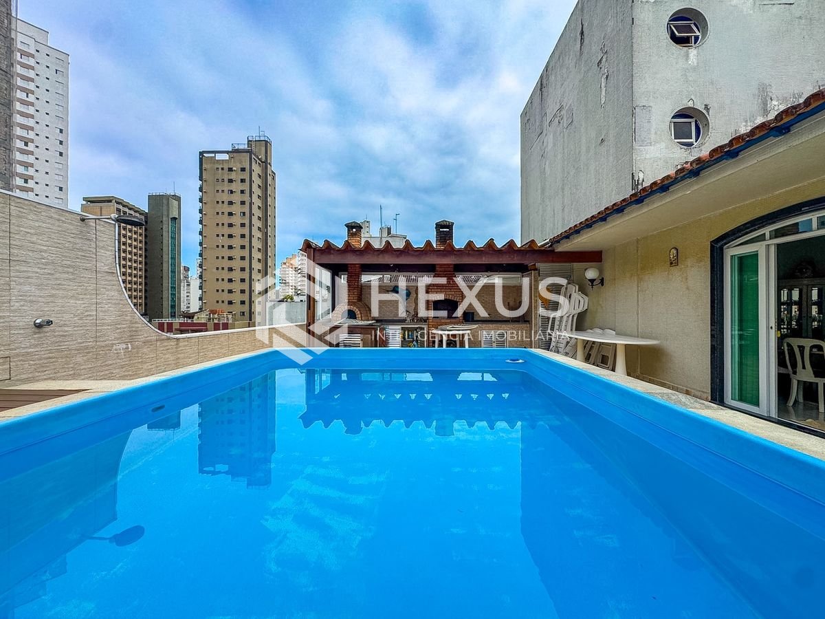 Foto 3 de Cobertura reformada com varanda e piscina no Jardim Astúrias, Guarujá
