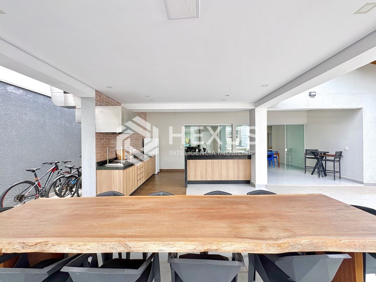 Foto 5 de Casa reformada com piscina e área gourmet no Jardim Acapulco, Guarujá