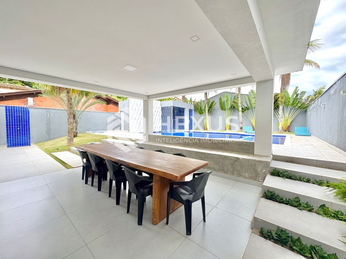 Foto 3 de Casa reformada com piscina e área gourmet no Jardim Acapulco, Guarujá