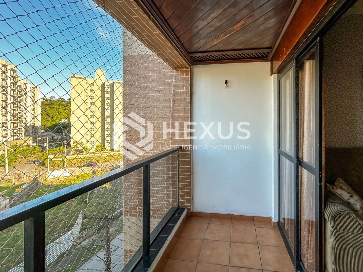Foto 2 de Apartamento reformado com varanda a 500m da praia na Enseada, Guarujá