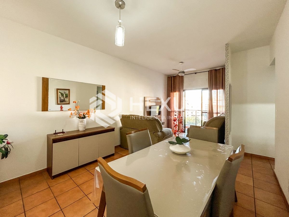 Foto 5 de Apartamento reformado com varanda a 500m da praia na Enseada, Guarujá