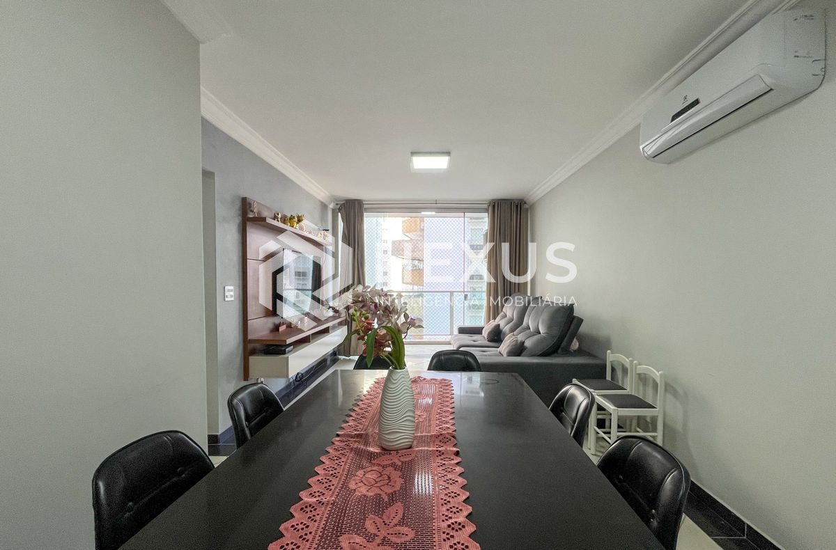 Foto 2 de Apartamento com varanda e lazer nas Pitangueiras, Guarujá