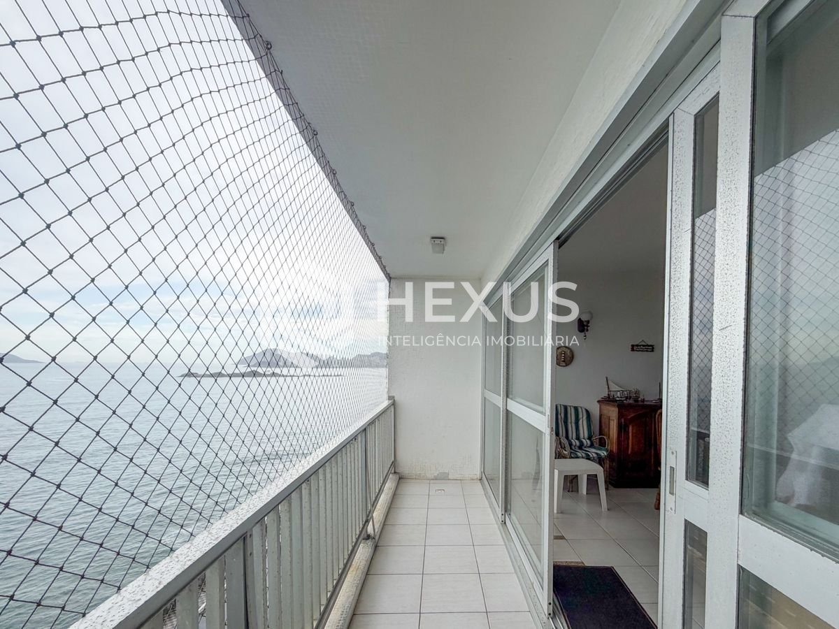 Foto 4 de Apartamento frente mar com varanda vista mar na região do Morro do Maluf nas Pitangueiras, Guarujá