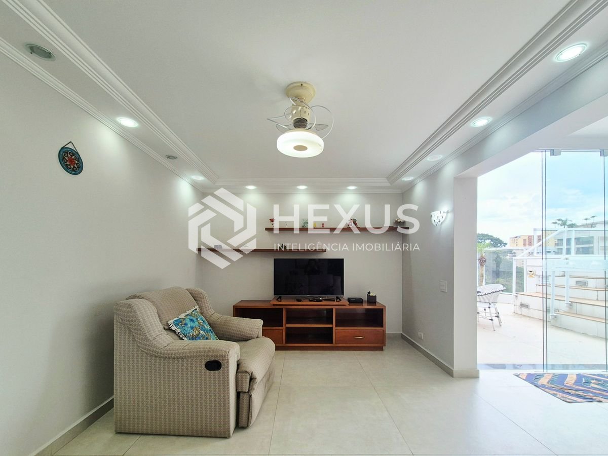 Foto 5 de Cobertura reformada com varanda gourmet e piscina a 400m da praia nas Pitangueiras, Guarujá