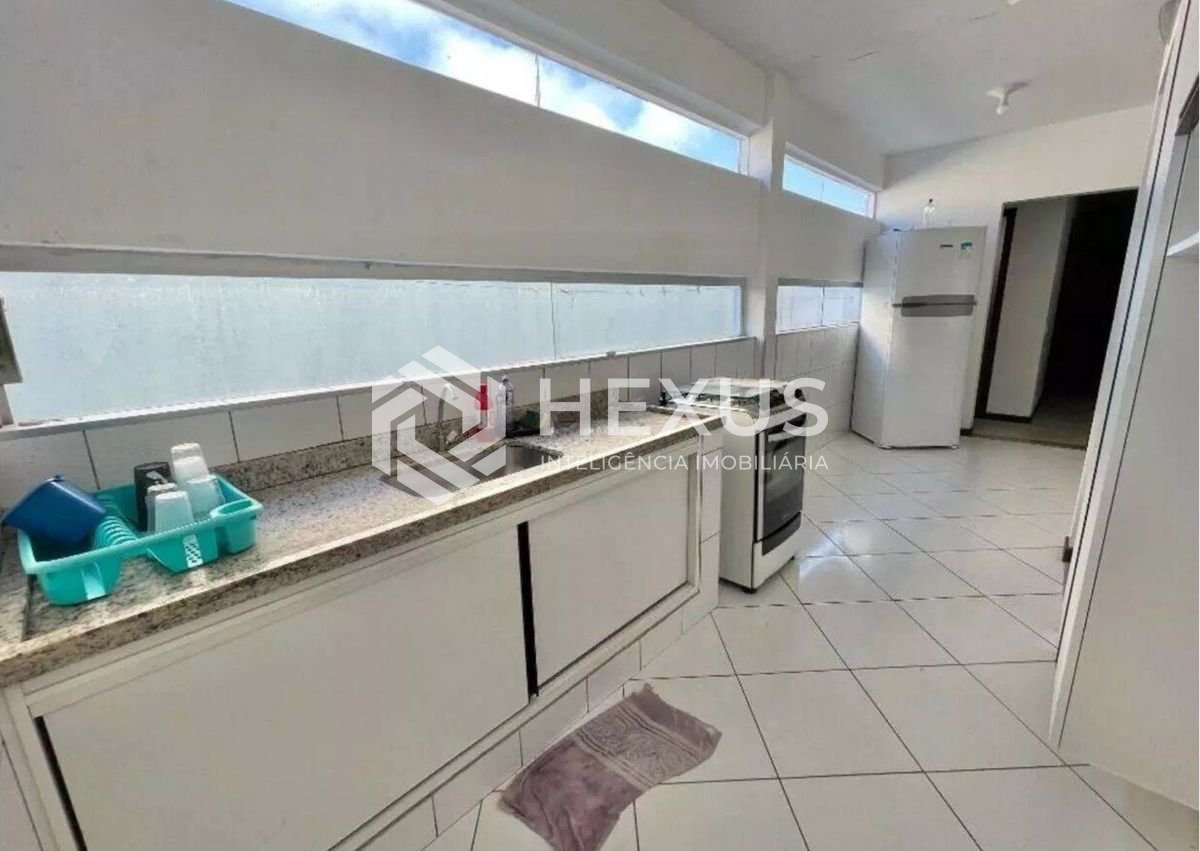 Foto 5 de Casa térrea com piscina no lado praia da Enseada, Guarujá
