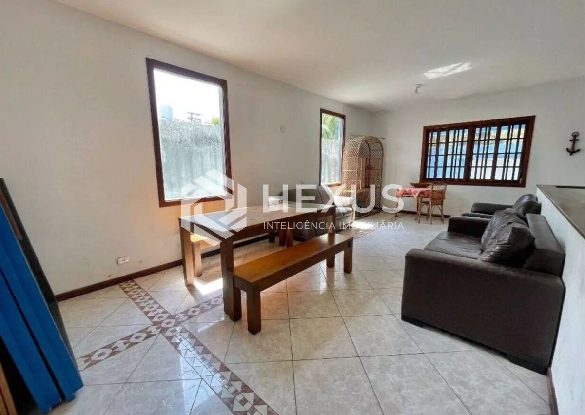 Foto 4 de Casa térrea com piscina no lado praia da Enseada, Guarujá