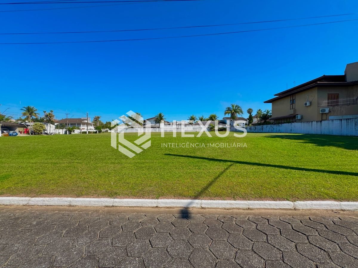 Foto 3 de Terreno de 1.182 m² frente avenida no Jardim Acapulco, Guarujá
