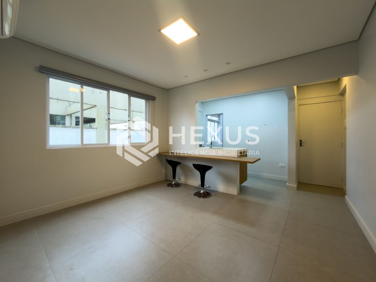 Foto 5 de Apartamento reformado a 300m da praia no Jardim Astúrias, Guarujá