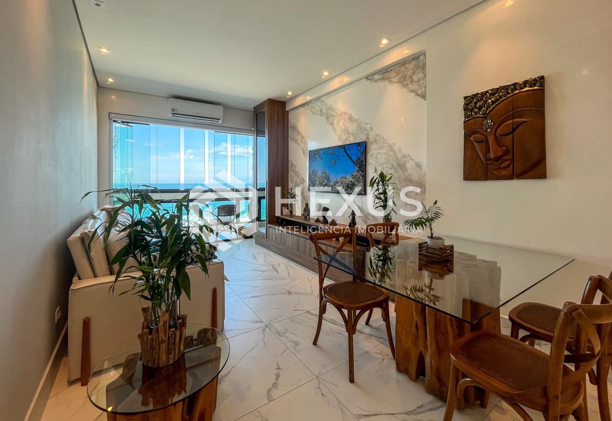 Foto 4 de Apartamento reformado frente mar com varanda vista mar nas Pitangueiras, Guarujá