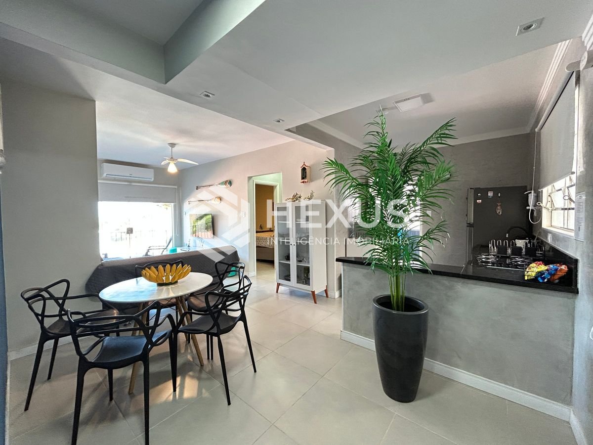 Foto 4 de Apartamento reformado com varanda vista mar e lazer a 250m da praia na região do Tortugas na Enseada, Guarujá
