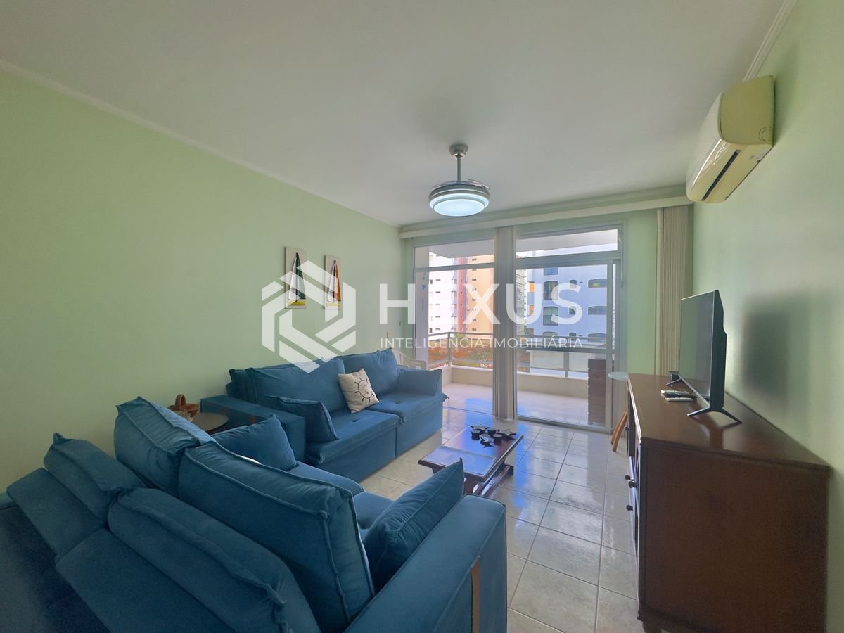 Foto 2 de Apartamento reformado com varanda a 180m da praia nas Pitangueiras, Guarujá