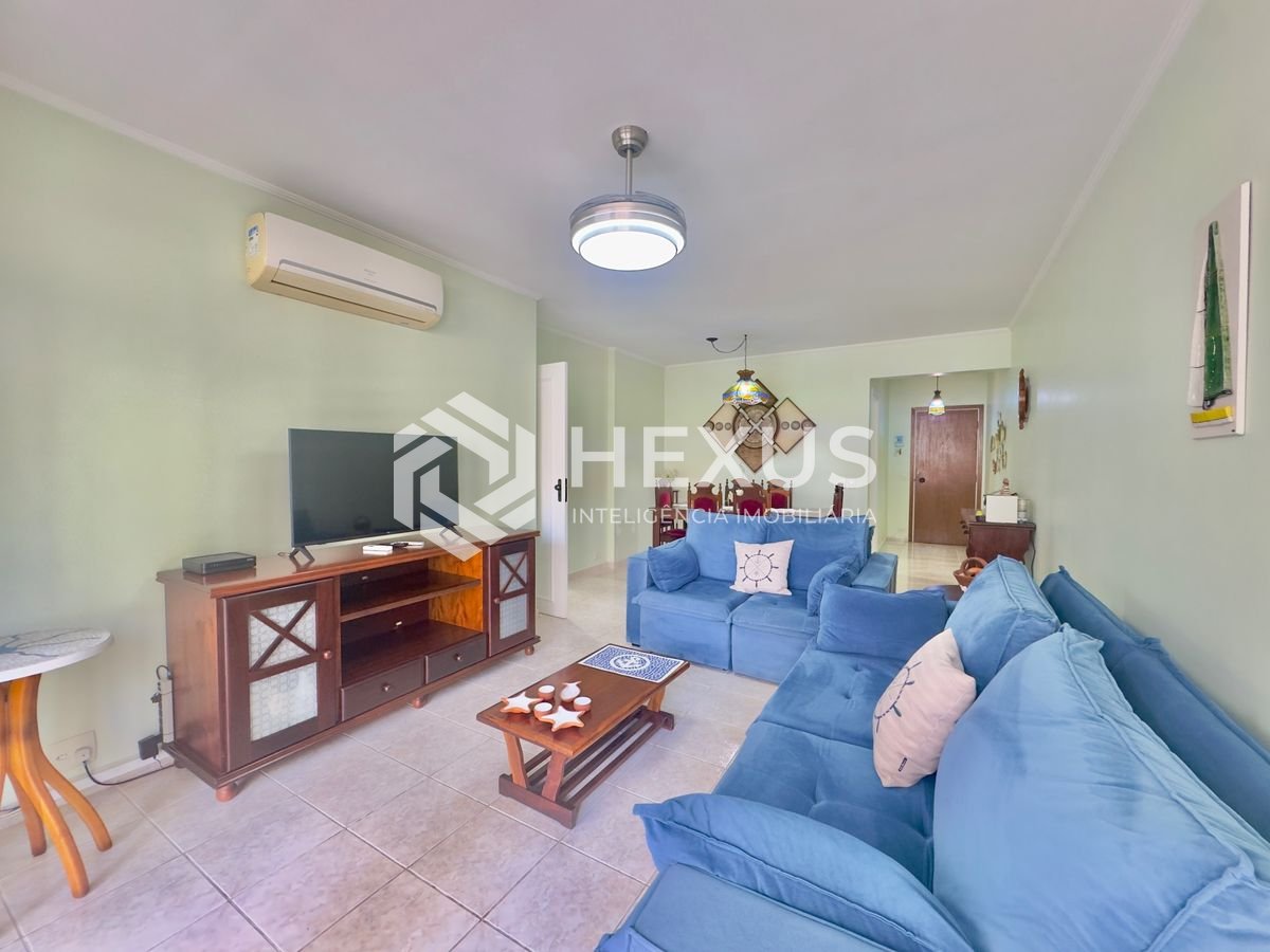 Foto 4 de Apartamento reformado com varanda a 180m da praia nas Pitangueiras, Guarujá