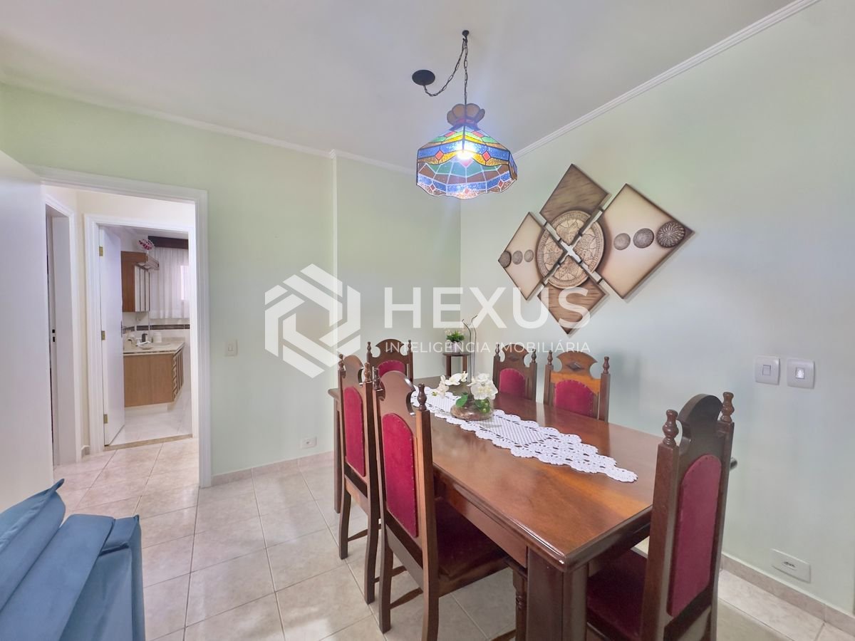 Foto 5 de Apartamento reformado com varanda a 180m da praia nas Pitangueiras, Guarujá
