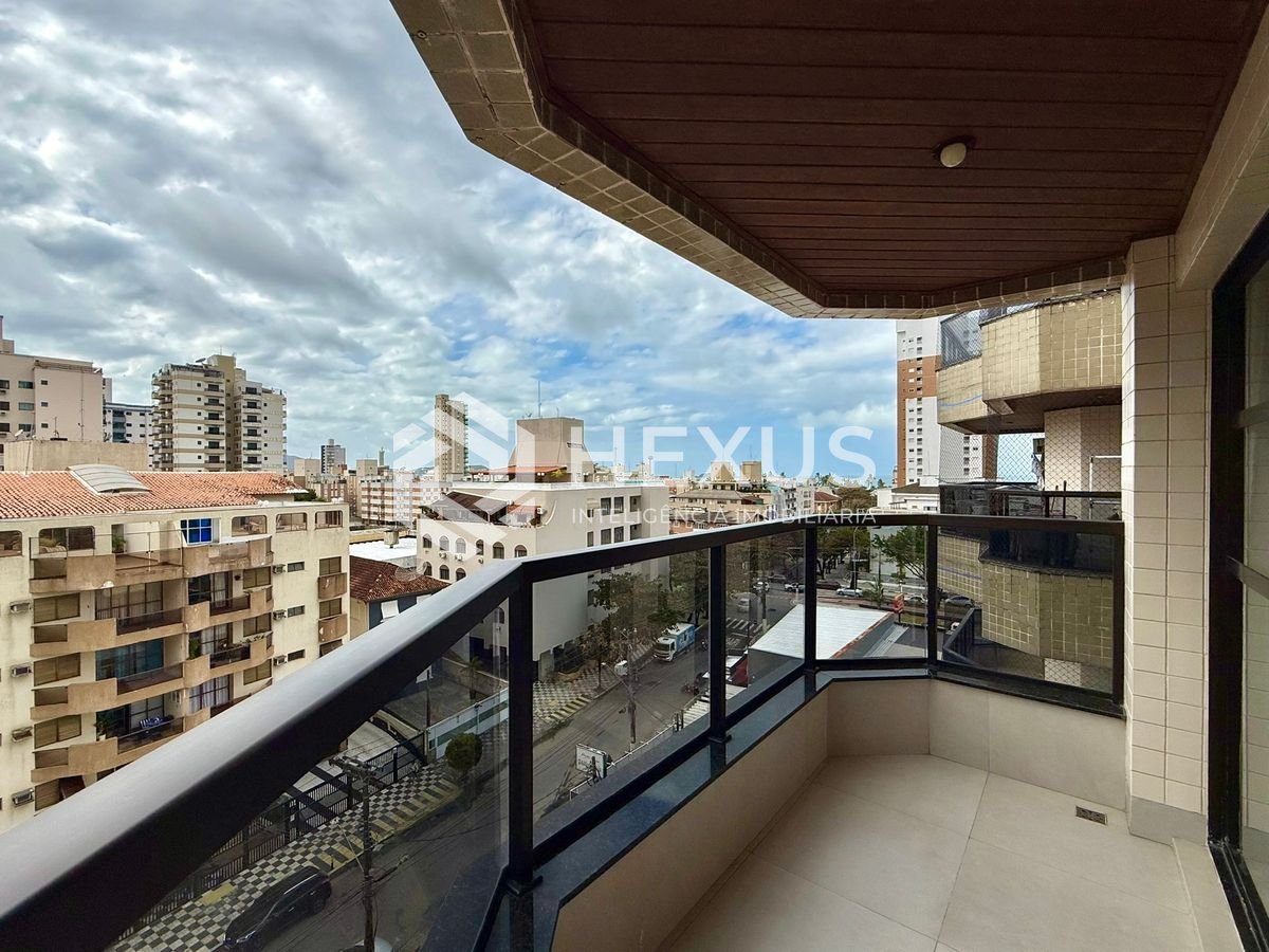 Foto 5 de Apartamento reformado com varanda vista mar e lazer a 350m da praia na região do Tejereba na Enseada, Guarujá