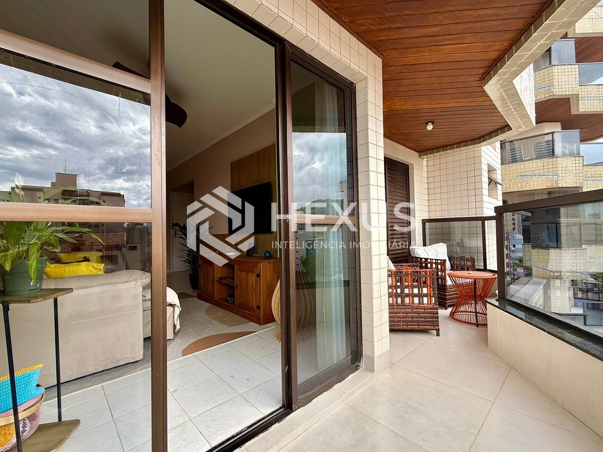 Foto 4 de Apartamento reformado com varanda vista mar e lazer a 350m da praia na região do Tejereba na Enseada, Guarujá