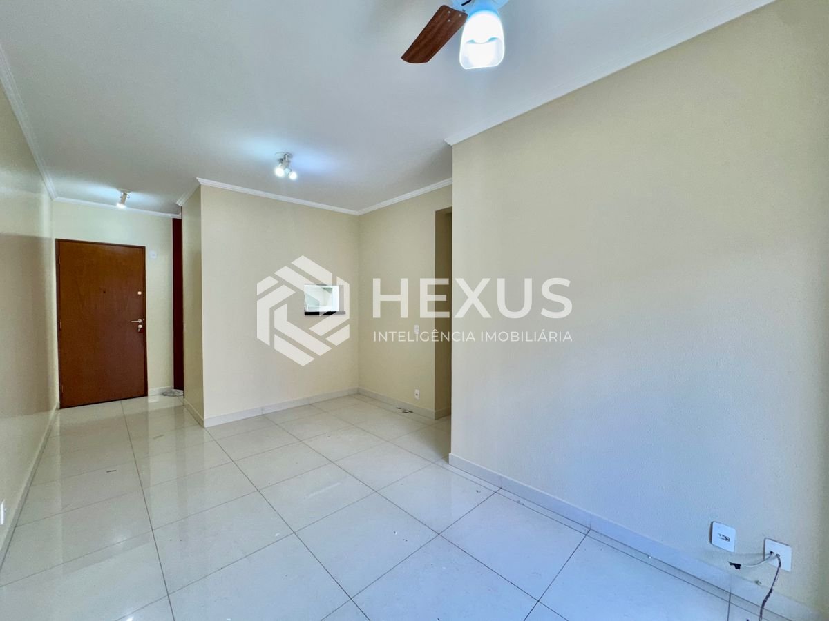 Foto 4 de Apartamento reformado com varanda e lazer a 500m da praia na Enseada, Guarujá