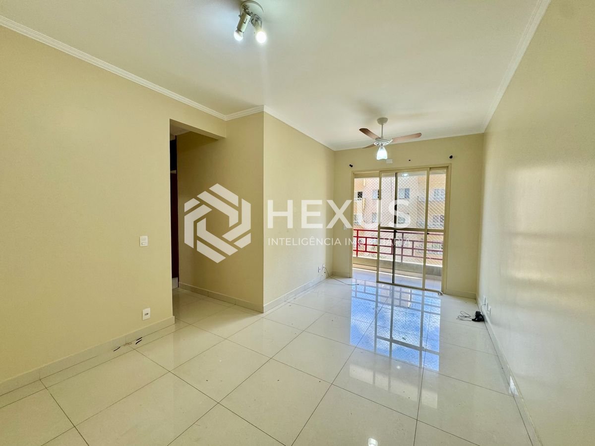 Apartamento reformado com varanda e lazer a 500m da praia na Enseada, Guarujá
