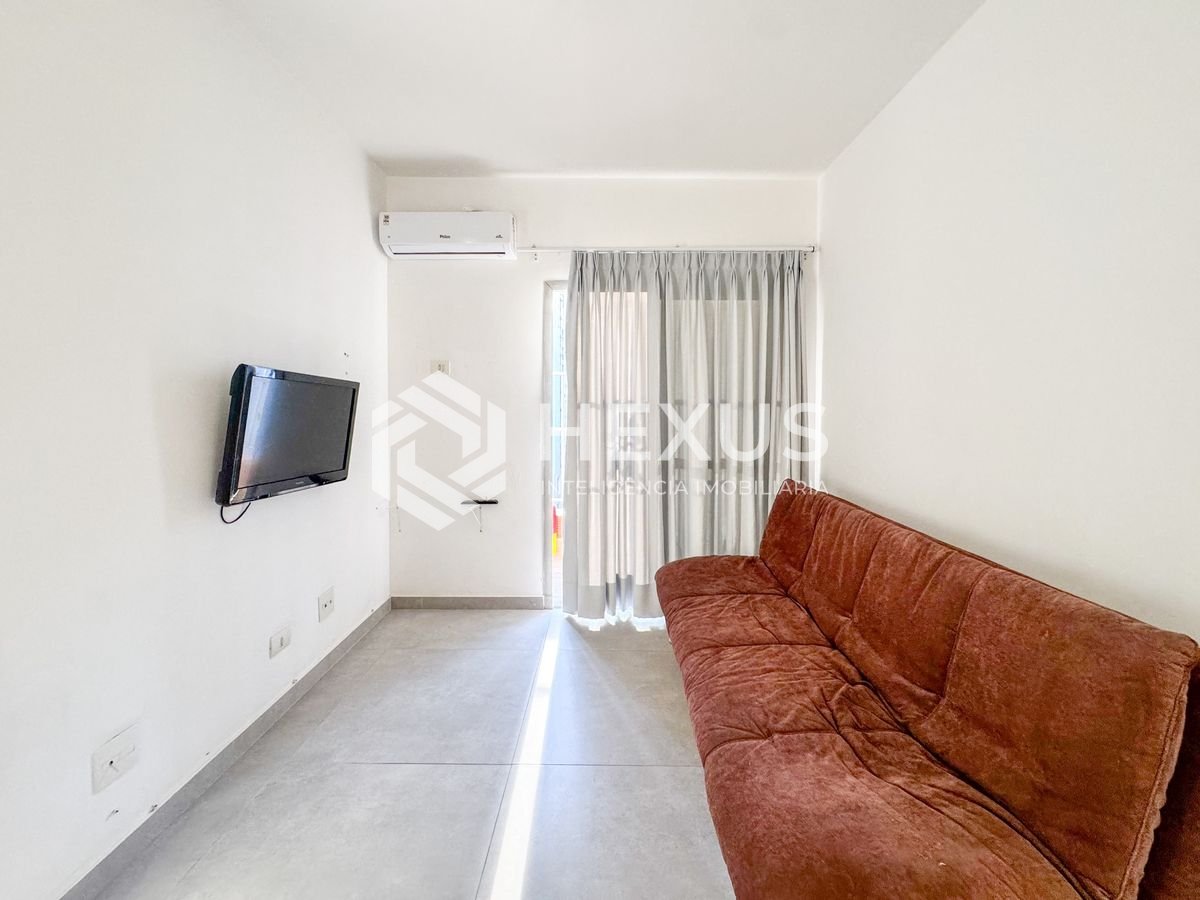 Foto 3 de Apartamento com varanda a 2 quadras da praia nas Pitangueiras, Guarujá