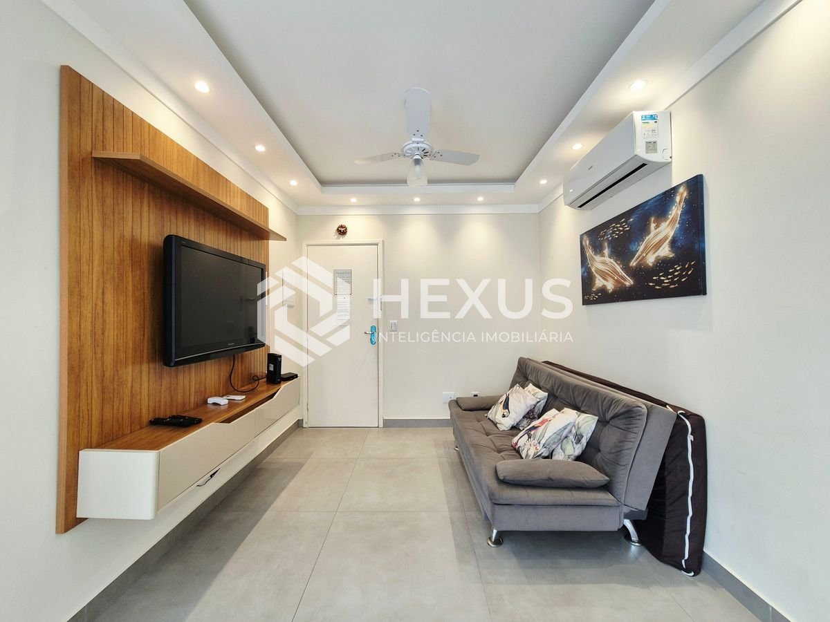 Foto 2 de Apartamento reformado com varanda a 1 quadra da praia nas Pitangueiras, Guarujá