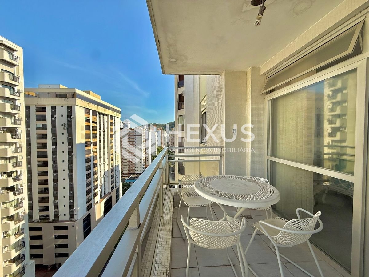 Foto 2 de Apartamento à Venda na Praia das Pitangueiras