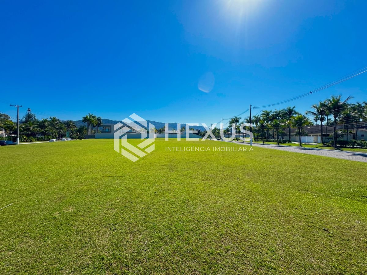 Foto 4 de Terreno de 2.033,50 m² frente avenida no Jardim Acapulco, Guarujá