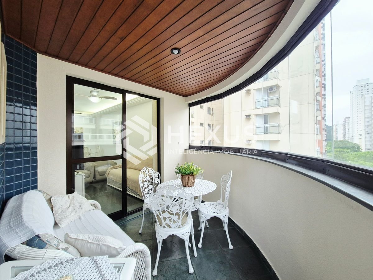 Foto 4 de Apartamento com varanda vista mar e lazer a 1 quadra da praia nas Pitangueiras, Guarujá