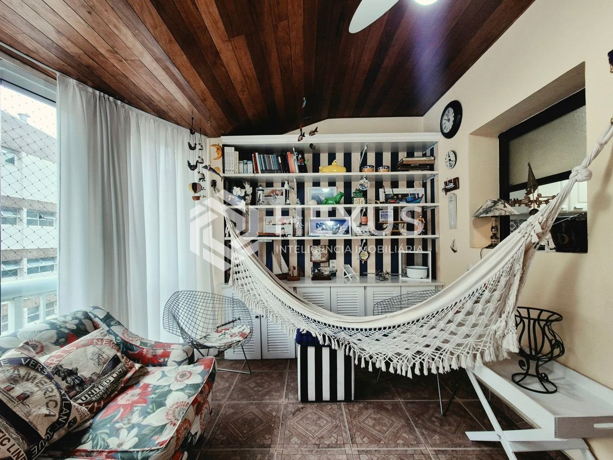 Foto 5 de Apartamento com varanda e lazer a 100m da praia na região do Maluf nas Pitangueiras, Guarujá