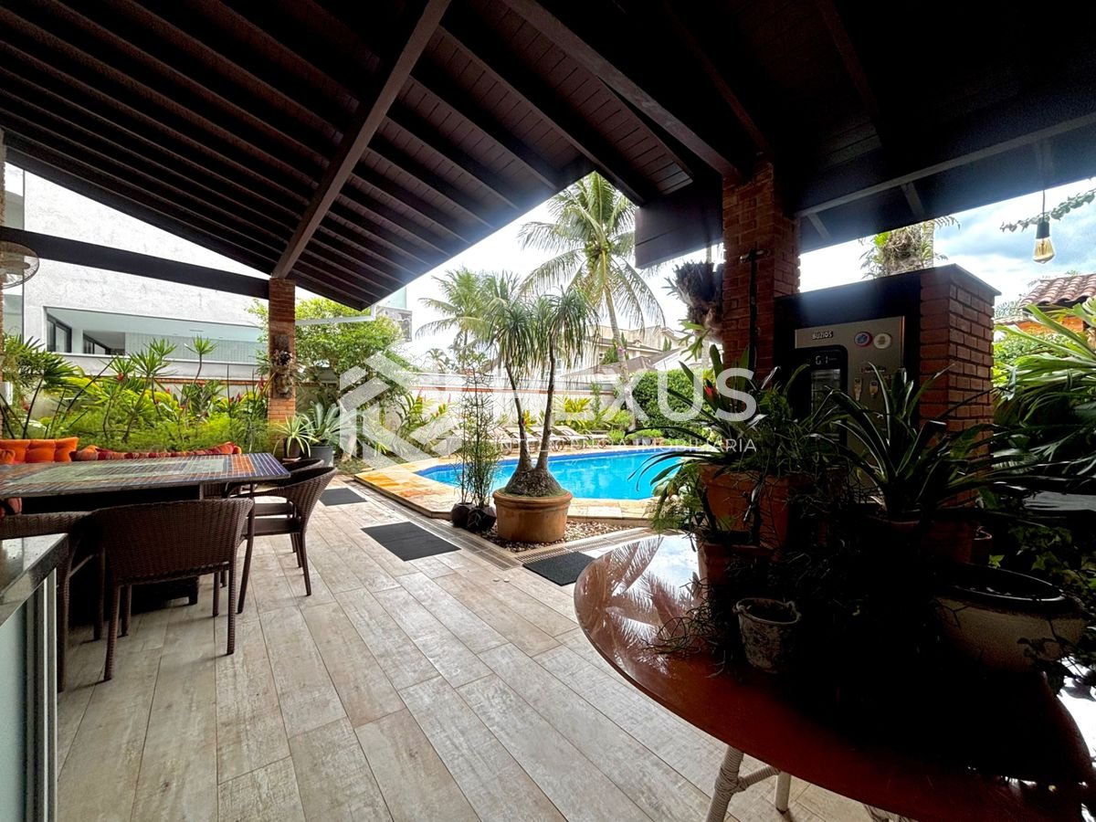 Foto 3 de Casa com piscina e área gourmet no Jardim Acapulco, Guarujá