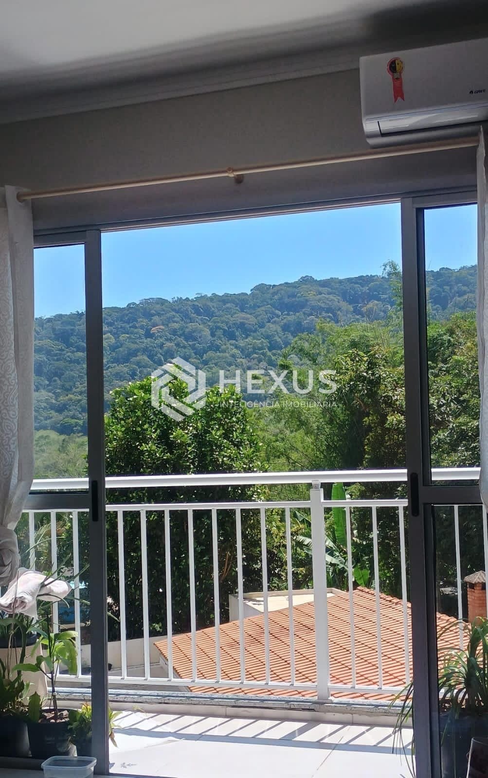 Foto 5 de Apartamento com varanda e lazer a 400m da praia na Enseada, Guarujá