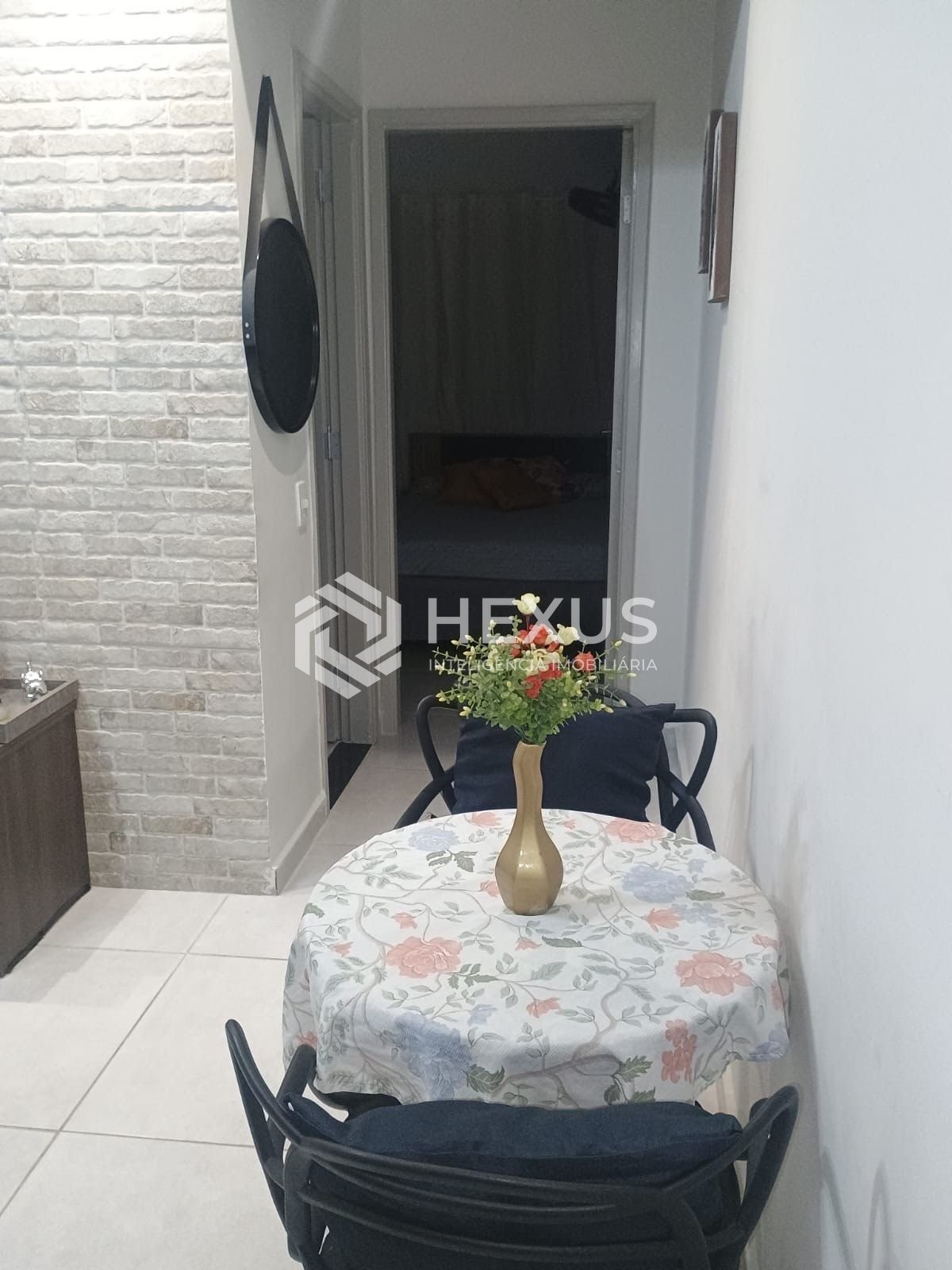 Foto 3 de Apartamento com varanda e lazer a 400m da praia na Enseada, Guarujá