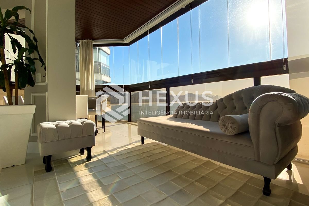Foto 3 de Apartamento reformado com varanda vista mar e lazer no Jardim Astúrias, Guarujá