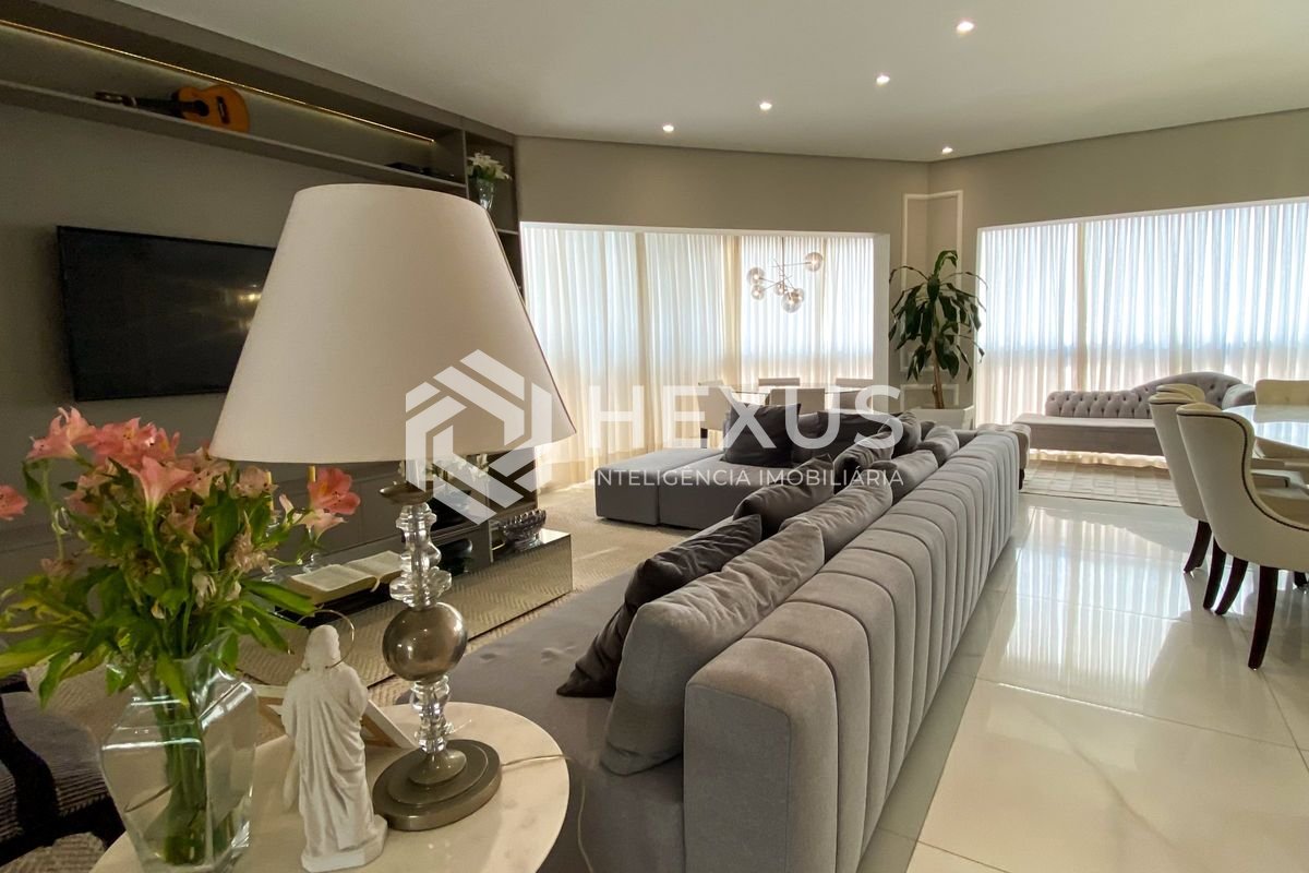Foto 4 de Apartamento reformado com varanda vista mar e lazer no Jardim Astúrias, Guarujá