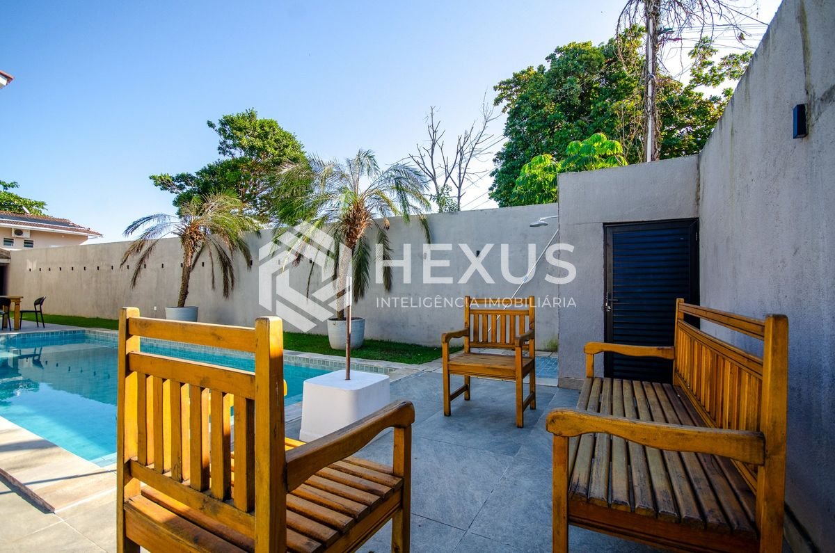 Foto 4 de Casa reformado com piscina e área gourmet a 250m da praia no Pernambuco, Guarujá