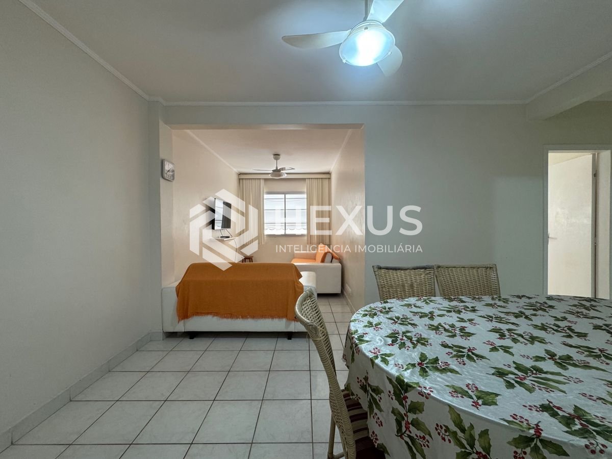 Foto 3 de Apartamento com varanda e lazer a 300m da praia na Enseada, Guarujá