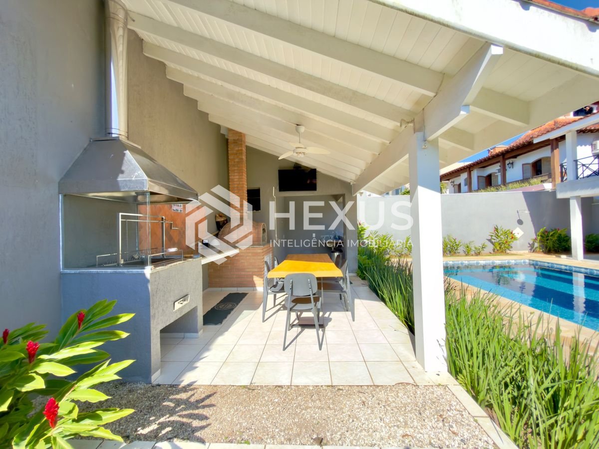 Foto 4 de Casa de alto padrão com piscina e área gourmet no Jardim Acapulco, Guarujá