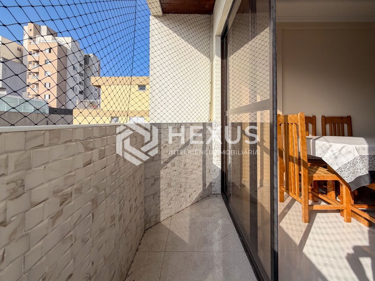 Foto 5 de Apartamento reformado com varanda e lazer a 500m da praia na região da Jardim Vitória na Enseada, Guarujá
