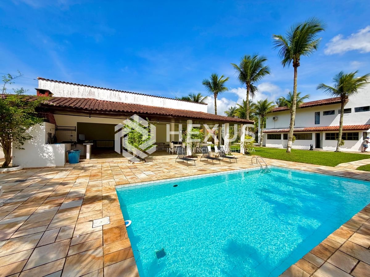 Foto 2 de Casa com varanda piscina e área gourmet a 800m da praia no Acapulco, Guarujá