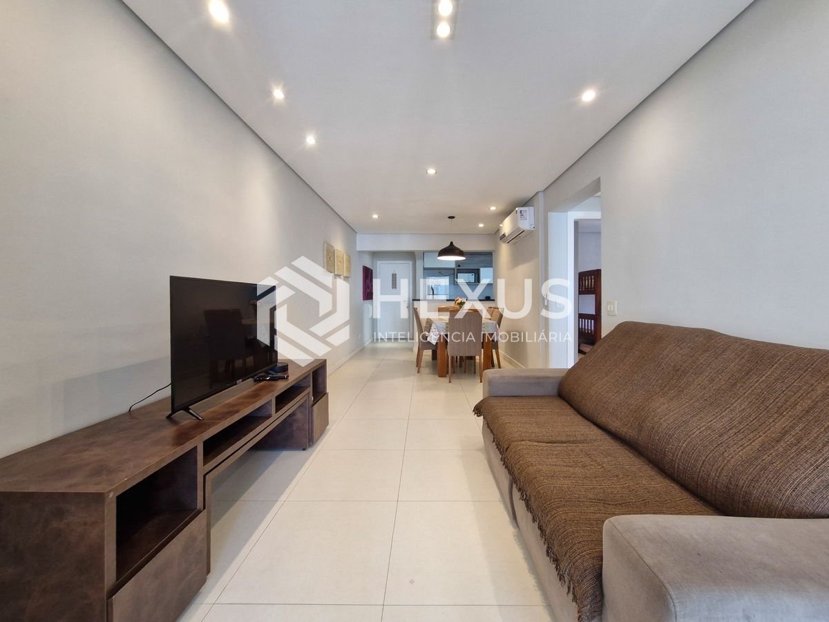 Foto 3 de Apartamento reformado com varanda gourmet vista mar na beira mar no Jardim Astúrias, Guarujá
