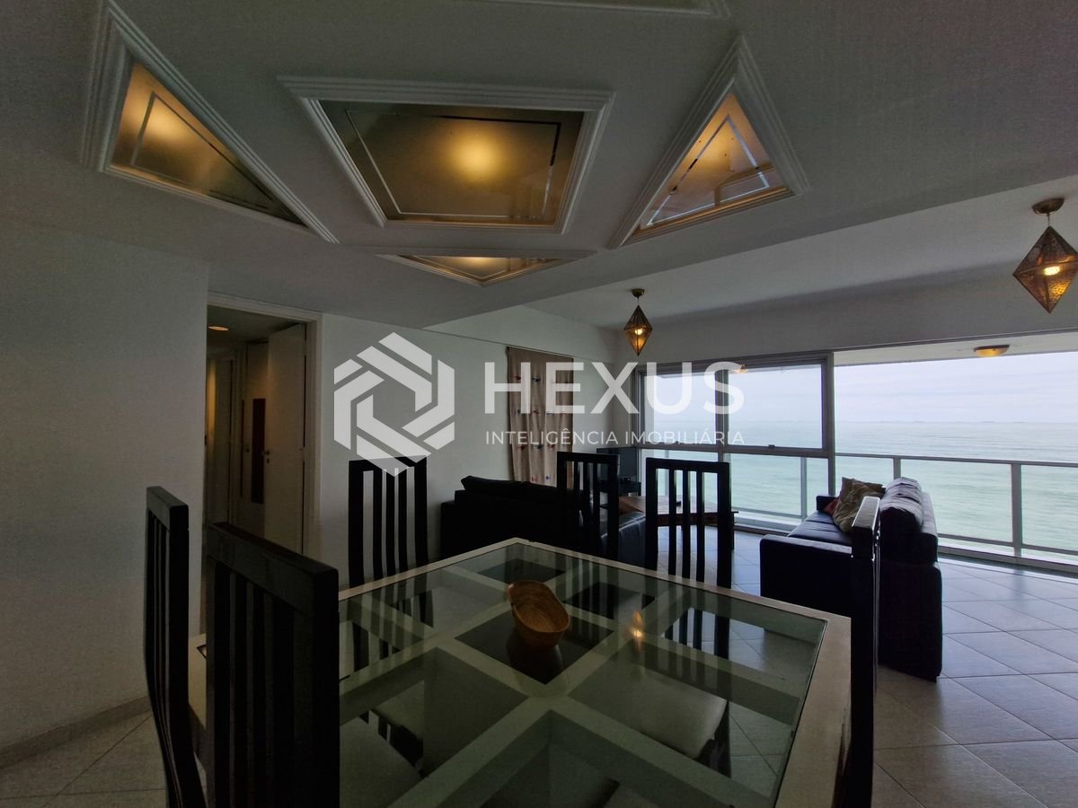 Foto 4 de Apartamento frente mar com varanda vista mar e lazer nas Pitangueiras, Guarujá
