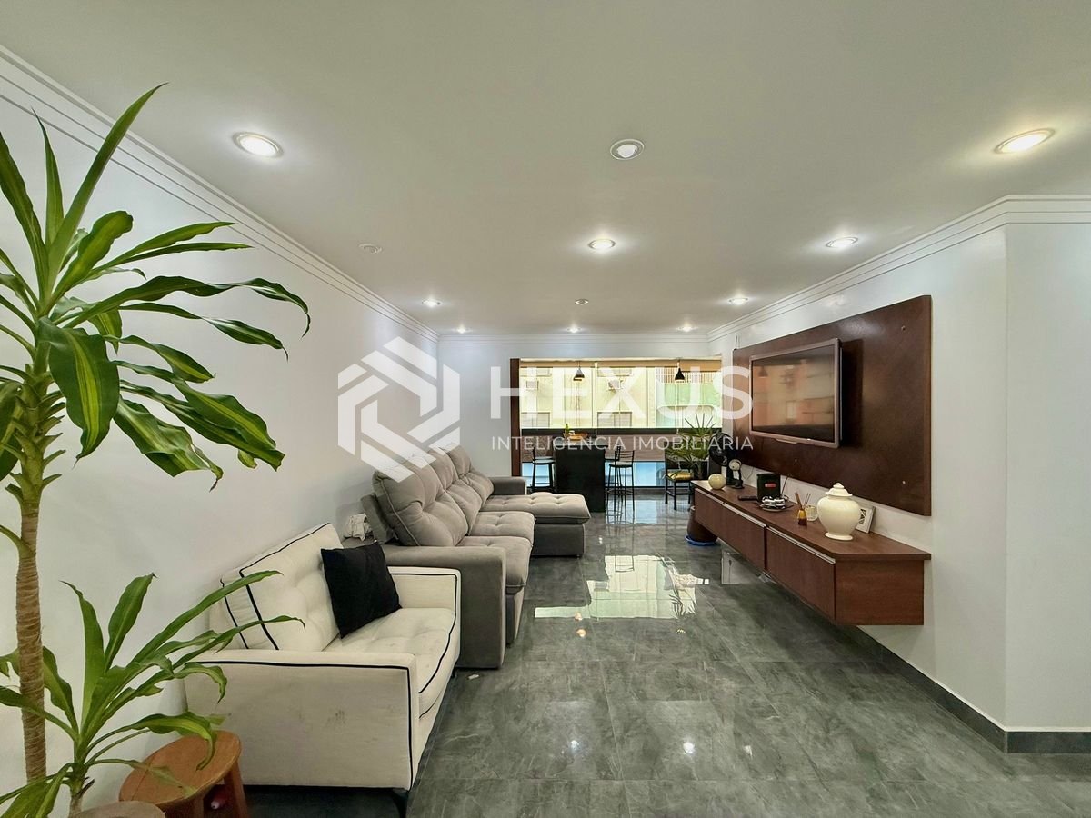 Foto 4 de Apartamento com varanda e lazer a 300m da praia na Enseada, Guarujá